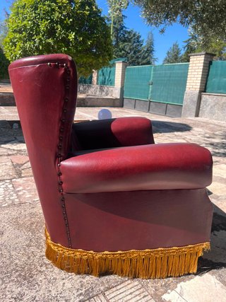 Pareja de sillones orejeros vintage piel rojo