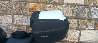 Baúl Shad 40L Negro y Blanco