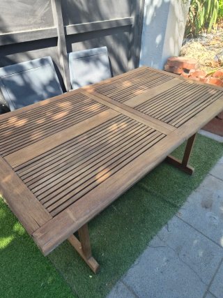 Mesa de exterior madera con 5 sillas plegables