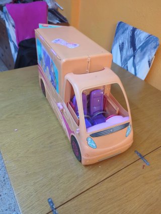 Caravana Barbie, Castillo y Cocinita de juguete