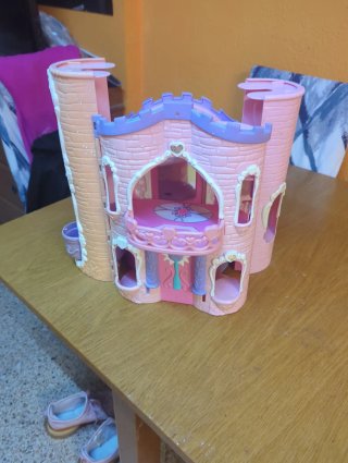 Caravana Barbie, Castillo y Cocinita de juguete