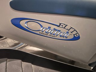Elíptica gris y azul