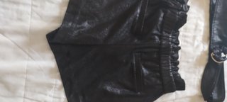 Pantaloncino donna nero con cintura