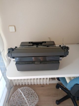 Máquina de escribir Olivetti Línea 98. No funciona