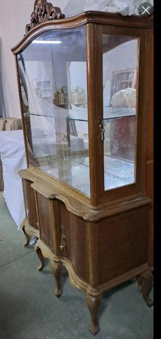 Mueble antiguo de madera