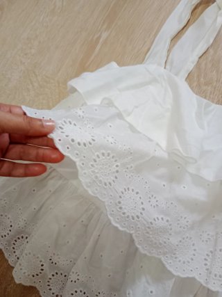 Precioso top con tirantes estilo ibicenco.