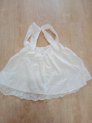 Precioso top con tirantes estilo ibicenco.
