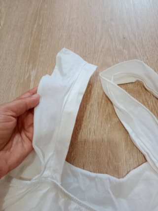 Precioso top con tirantes estilo ibicenco.