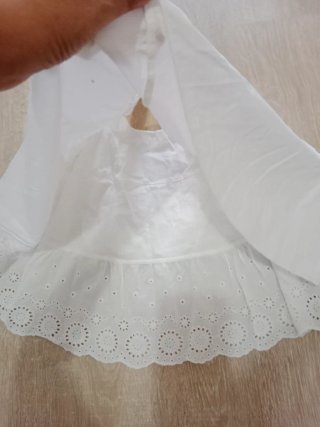 Precioso top con tirantes estilo ibicenco.