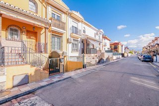 Casa adosada en venta en Cúllar Vega