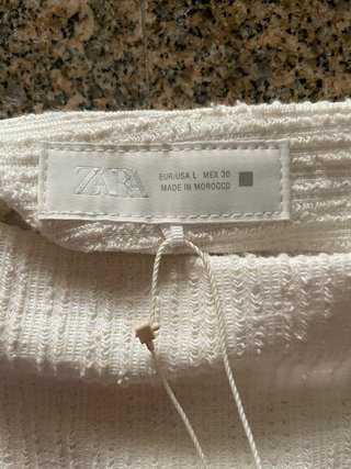 Pantalón Zara beige con volante mujer