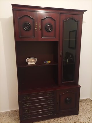 Cama y mesitas de noche y armarios