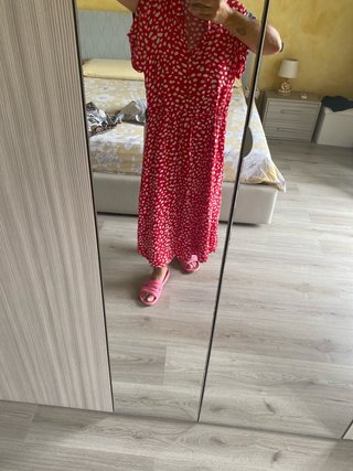 Abito lungo rosso con pois bianchi