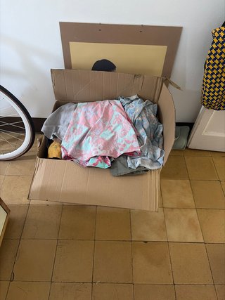 Caja con ropa talla M