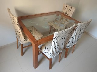 Mesa de comedor con 4 sillas