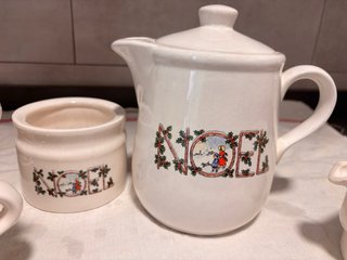 Chocolatera y tazas de loza inglesae