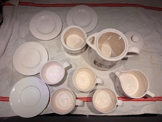 Chocolatera y tazas de loza inglesae