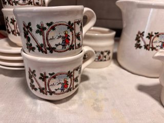 Chocolatera y tazas de loza inglesae