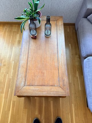 Mesa de centro de madera colonial