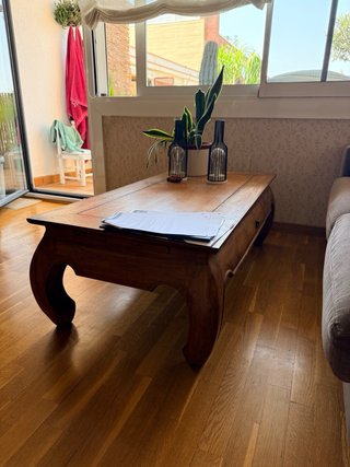 Mesa de centro de madera colonial