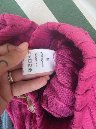 Pantalones de canalé con mariposas doradas