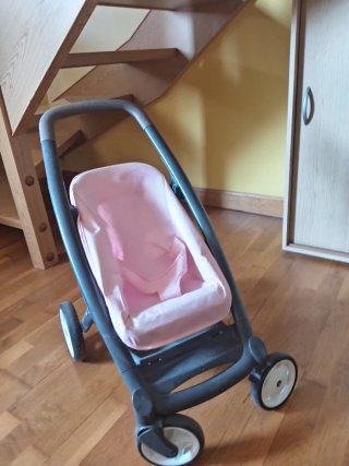 Carrito de bebé rosa y gris