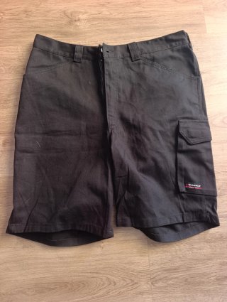 Pantalón Corto Trabajo marca Cofra Negro.