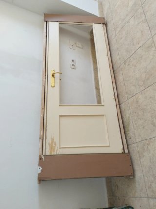 Puerta para cocina. Ancho de azulejos.