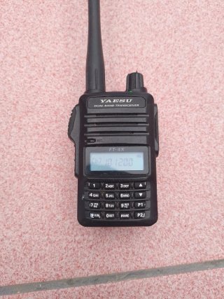 Walkie Talkie Yaesu FT-4X Dual Band