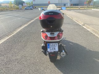 Moto Scooter Blanca  Colindradra  250cv
