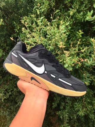 Zapatillas Nike Negras y Marrones
