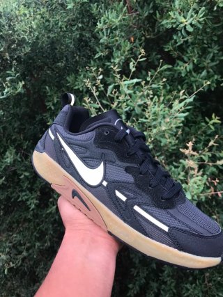 Zapatillas Nike Negras y Marrones