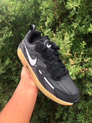 Zapatillas Nike Negras y Marrones