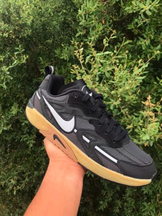 Zapatillas Nike Negras y Marrones