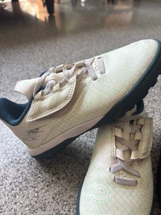 Zapatillas de fútbol para niño talla 31