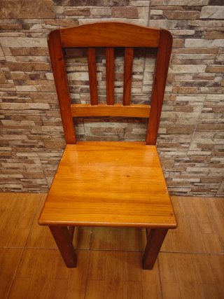 Juego de 4 Sillas de Madera