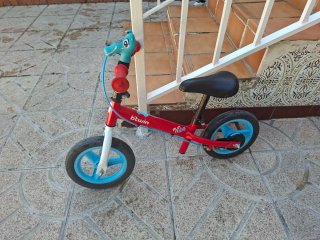 Bici da apprendimento Btwin senza pedali rossa
