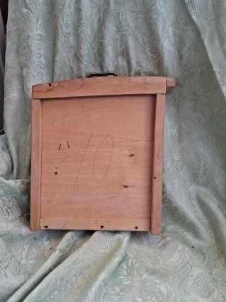 Antico cassetto con maniglia in ottone