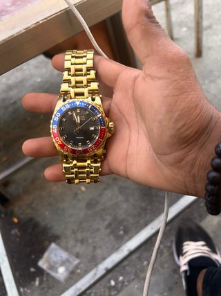 Reloj Invicta Dorado