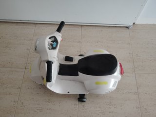 Moto Eléctrica Infantil Vespa Scooter Beige