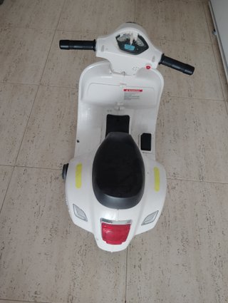 Moto Eléctrica Infantil Vespa Scooter Beige