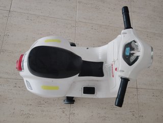 Moto Eléctrica Infantil Vespa Scooter Beige