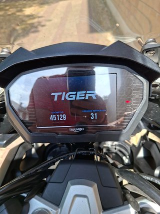 Triumph Explorer 1200 XCx Negra y Plata