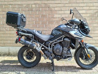 Triumph Explorer 1200 XCx Negra y Plata