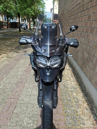 Triumph Explorer 1200 XCx Negra y Plata