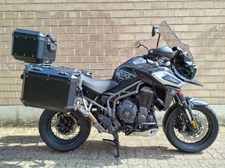 Triumph Explorer 1200 XCx Negra y Plata