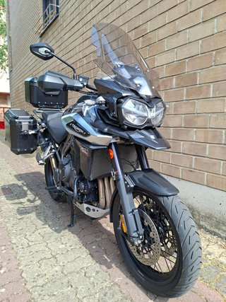 Triumph Explorer 1200 XCx Negra y Plata