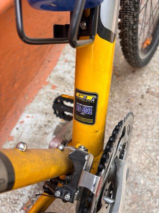 Bicicleta GT Amarillo