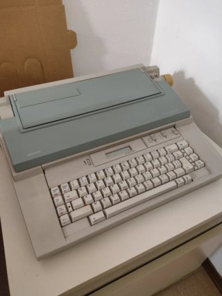Macchina da scrivere Olivetti ET compact 65