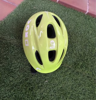 Casco infantil verde
